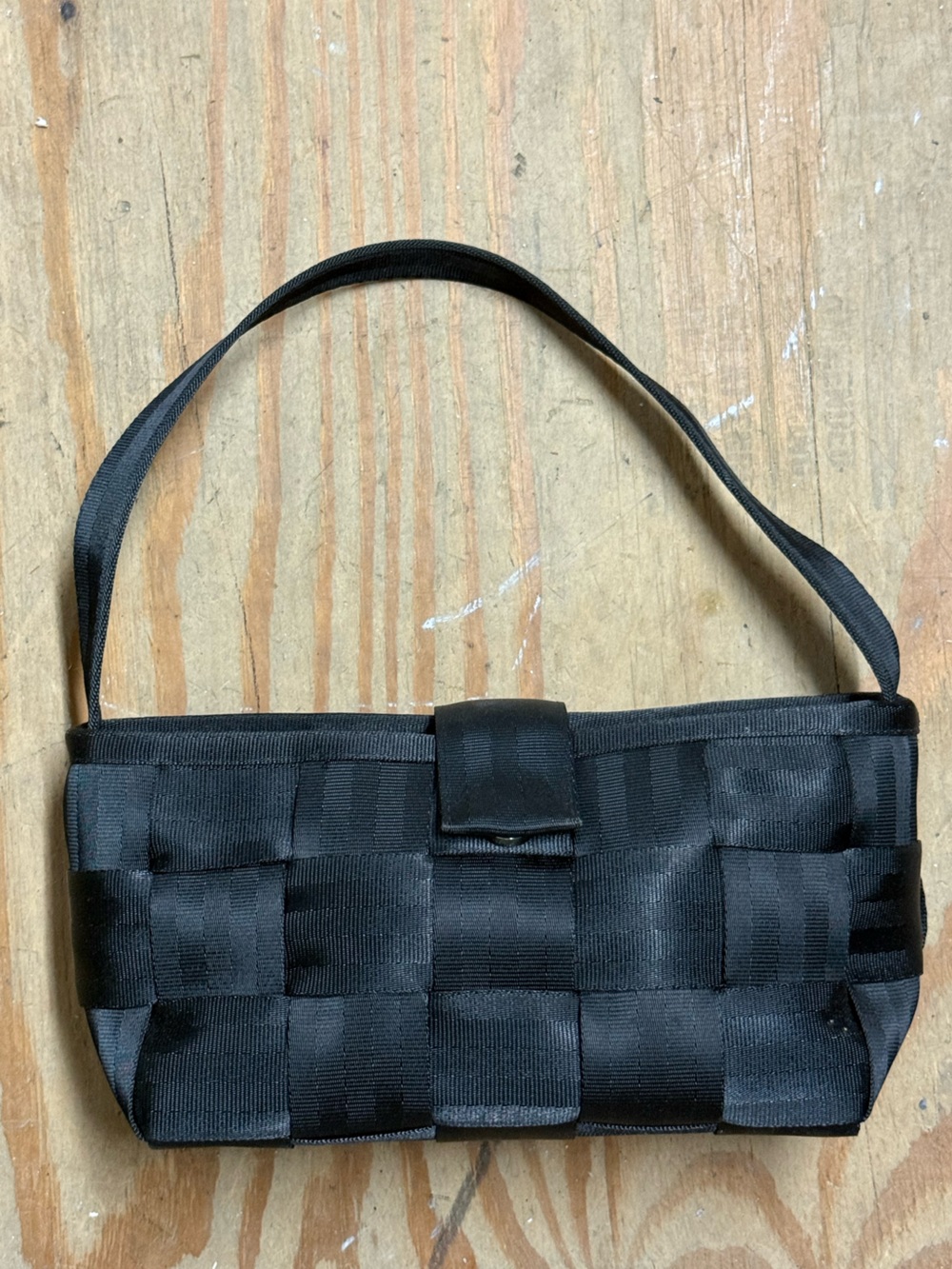 Harveys Y2K seatbelt shoulder bag
